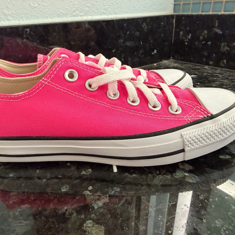 Converse Size Men 5 Bright Pink Low-Top Canvas Sneakers never worn